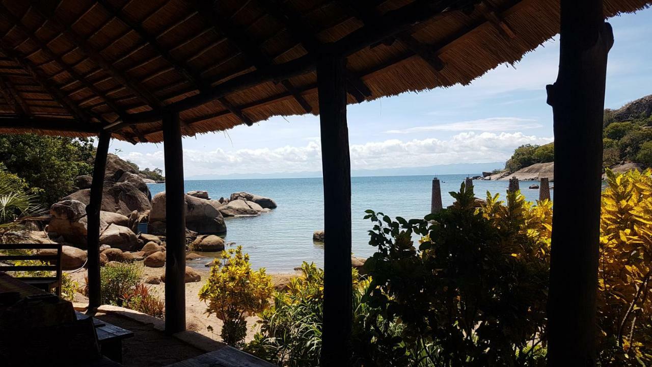 Mufasa Eco Lodge Monkey Bay Exteriör bild
