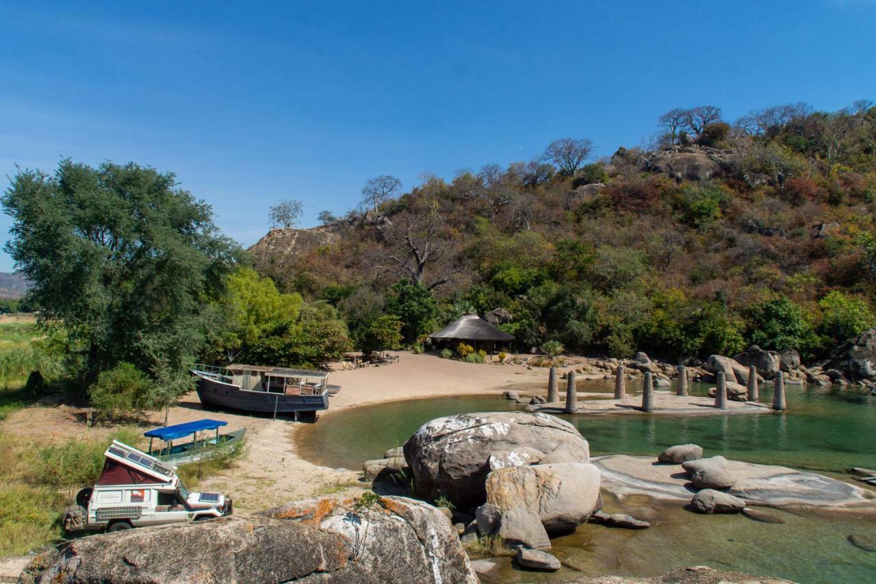 Mufasa Eco Lodge Monkey Bay Exteriör bild